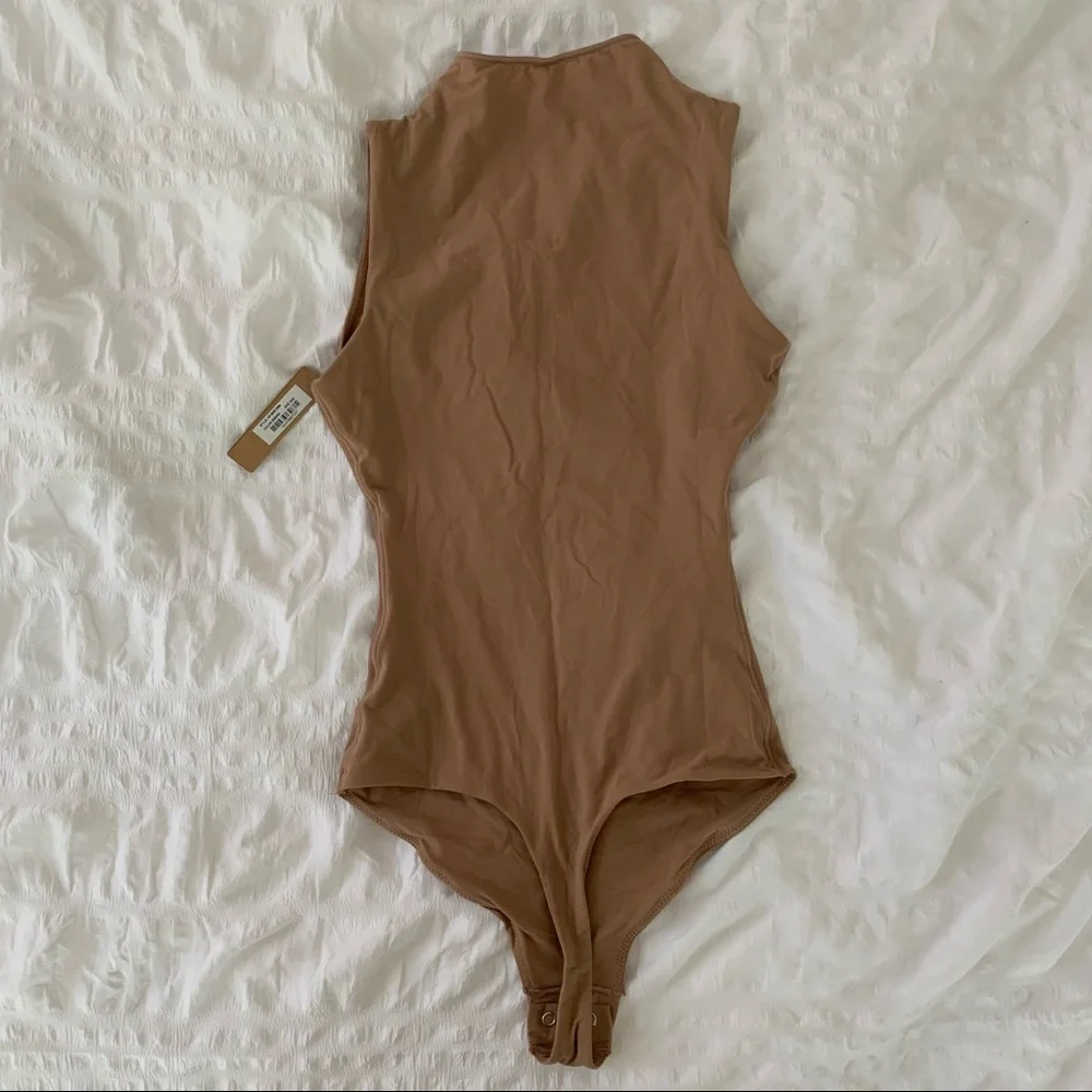 Skims Fits Everybody Sleeveless Mock Neck Bodysuit Sienna - Picture 7 of 9